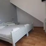 Elia 3* Skala